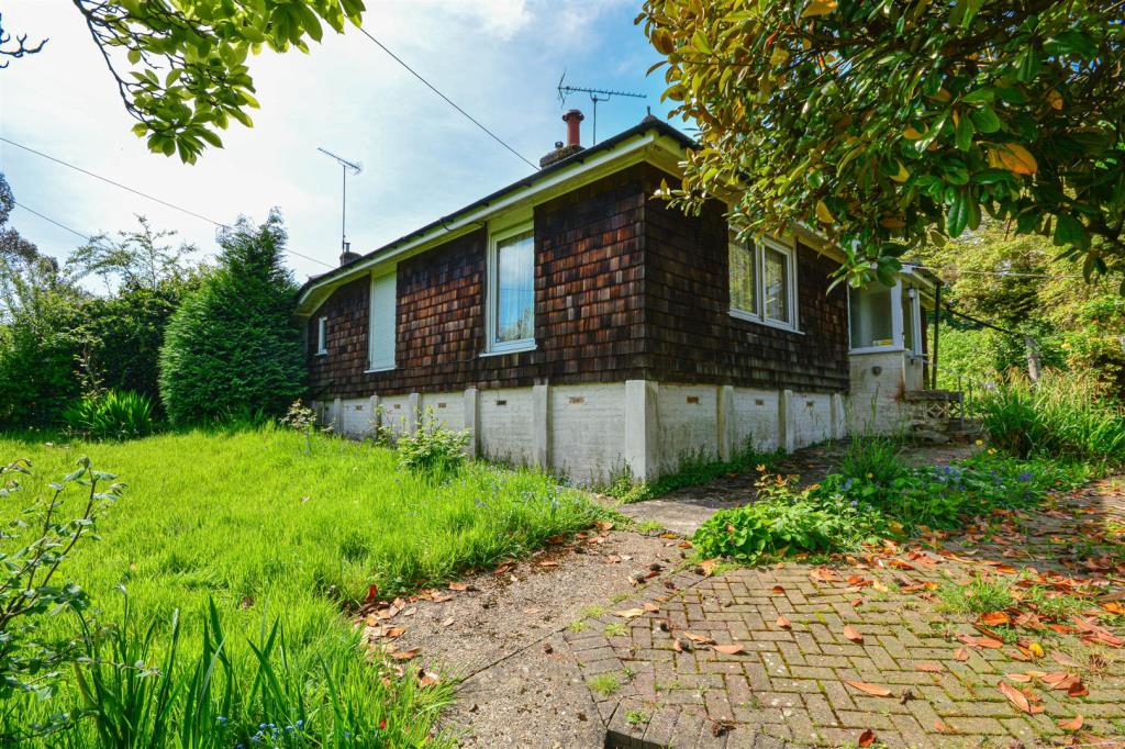 Lot: 122 - DETACHED COLT BUNGALOW WITH POTENTIAL - General view
